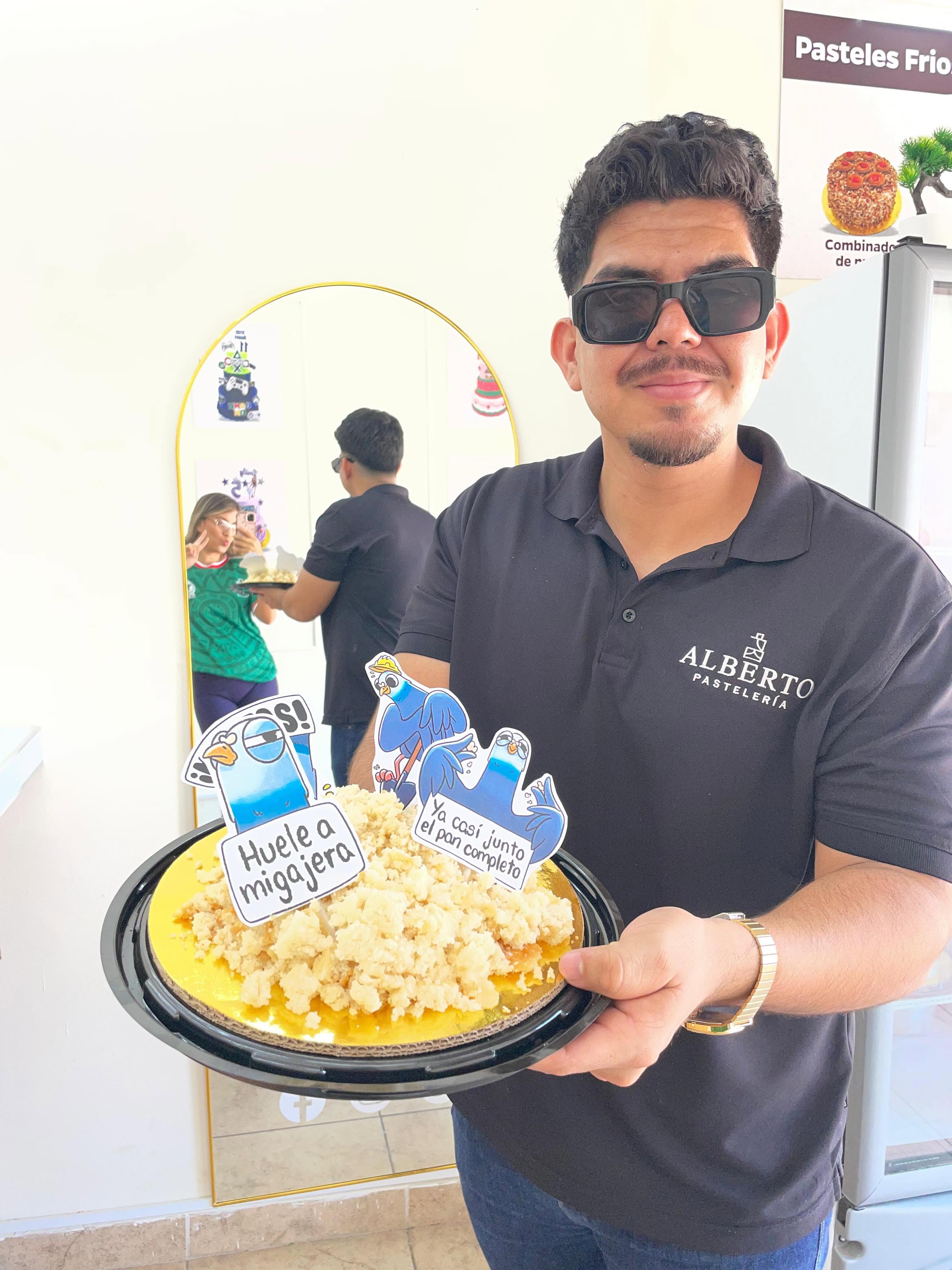 Chef Alberto Ramírez elaborando alta repostería artesanal en Mazatlán